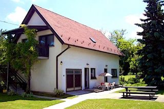 Gyöngyvirág Apartmanház Balatonboglár