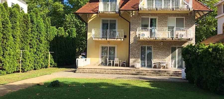 Platán Apartmanház Balatonföldvár