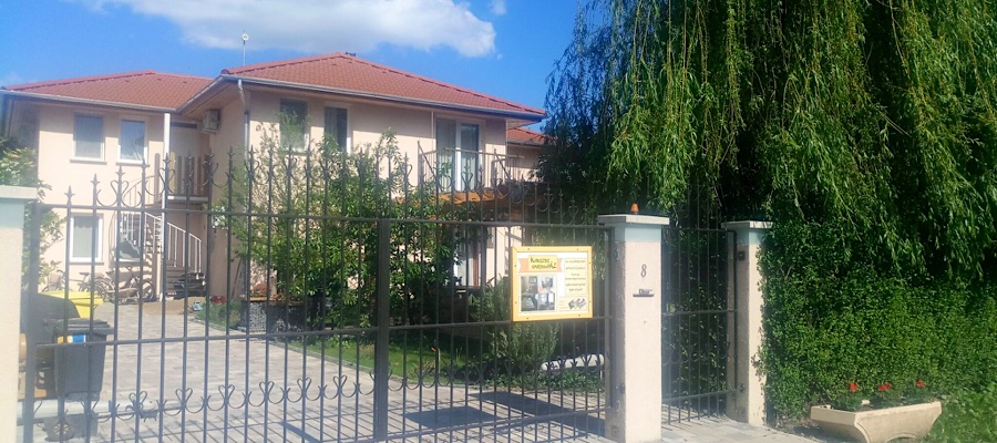 Keresztes Apartmanház 31146 Balatonlelle