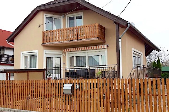 Évi Nyaralóház Balatonlelle