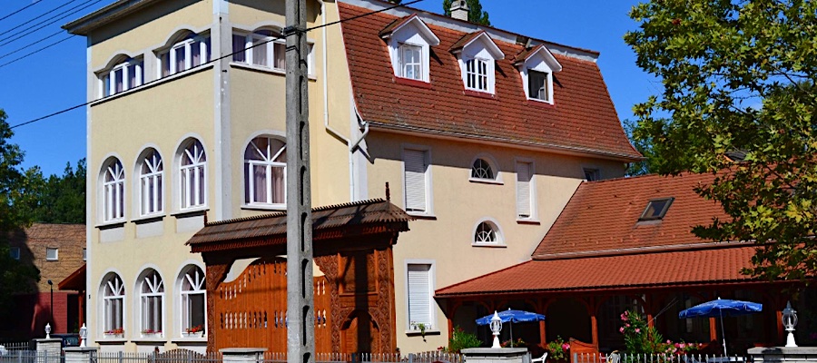 Nosztalgia Hotel Balatonszárszó
