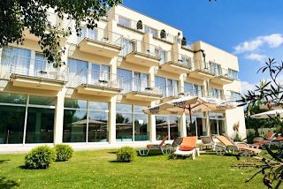Két Korona Hotel Balatonszárszó