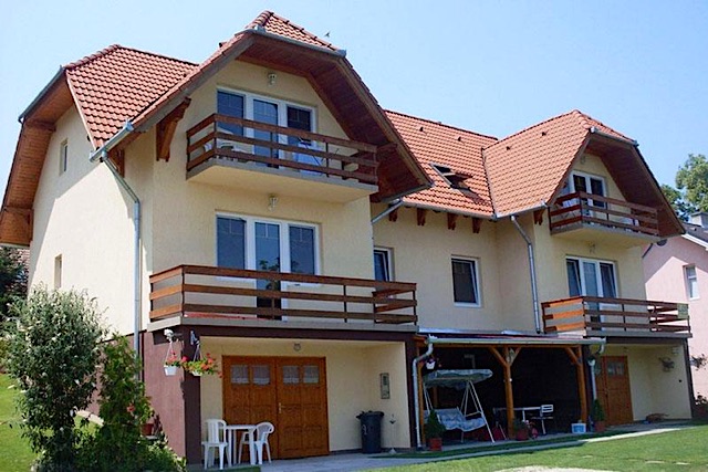 Lala Apartmanok 12153 Balatonboglár