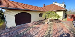 Fügefa Apartman Balatonmáriafürdő