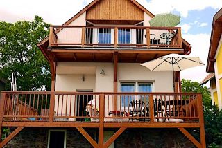 Laura Apartmanház Révfülöp