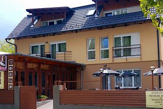 Ádám Apartmanház Siófok