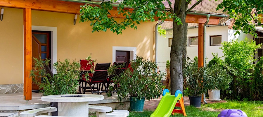 Balatoni Grill Terasz Vendégház Balatonkeresztúr