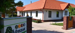 Varsás Négy Évszak Apartmanház Gyenesdiás