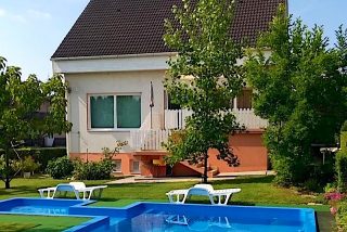 Nánai Medencés Apartman Balatonlelle