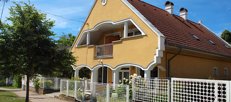 Sárga Rózsa Apartmanház Balatongyörök